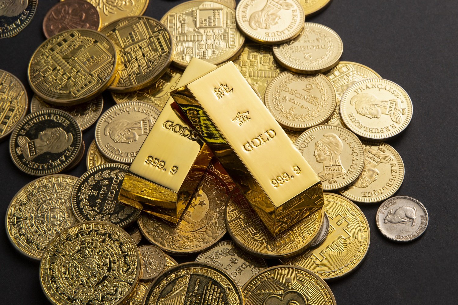 Cena zlata láme rekordy: Prečo rastie nad 4000 USD a čo očakávajú investori